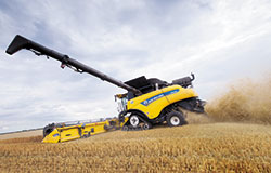 Най-високопроизводителният зърнокомбайн в света CR10.90 на NEW HOLLAND счупи световния рекорд за жътва на пшеница
